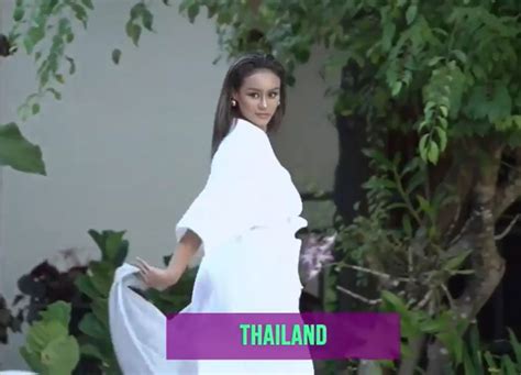 Trần Thanh Tâm diện áo choàng tắm trong phần thi bikini