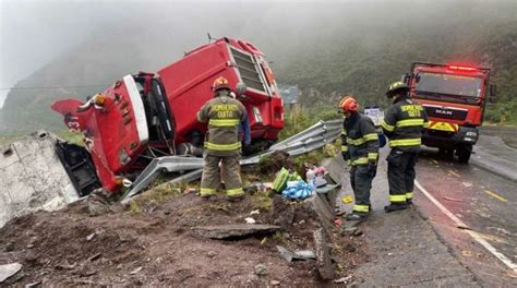 News Trailer Overturned On The Pifo Papallacta Road And Left One