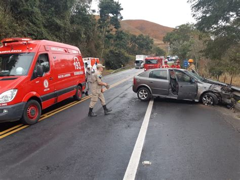 Acidente na BR 393 deixa a pista interditada em Barra do Piraí Jornal