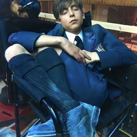 Pin By Natt Katt On The Umbrella Academy In Hot Actors Cute Actors Umbrella