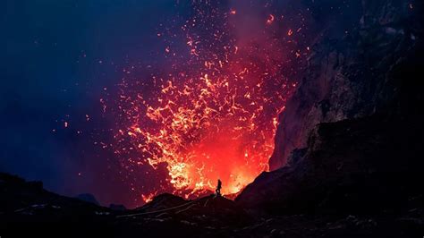 Philippines Un Volcan Crache Cendres Et Gaz Toxiques Des Milliers D