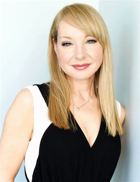 Jessica Holmes Talks Us Through Her Mental Health Journey in New Book