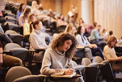 Revenu minimum étudiant quels sont les critères et les démarches pour