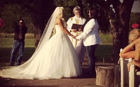 Lesbian Couple Makes History When Both Of Them Carry The Same Baby Inside Their Wombs For