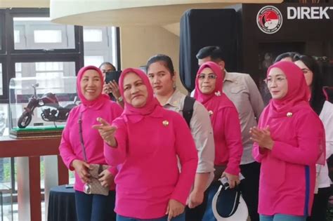 Ibu Negara Bersama Oase Kim Sosialisasi Antinarkoba Di Surabaya