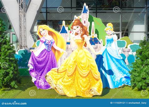 Disney Princesses Rapunzel Belle Cinderella And Disney Castle Behind