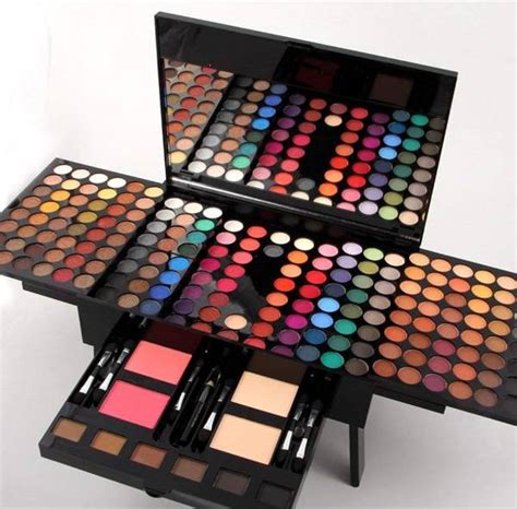 The Ultimate Guide To Choosing The Best Makeup Kit For Women Explore Beautiful Makeup Looks