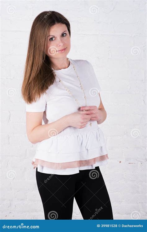 Portrait De Fille Blonde Assez Mignonne De Jeunes Photo Stock Image Du Beaut Caucasien