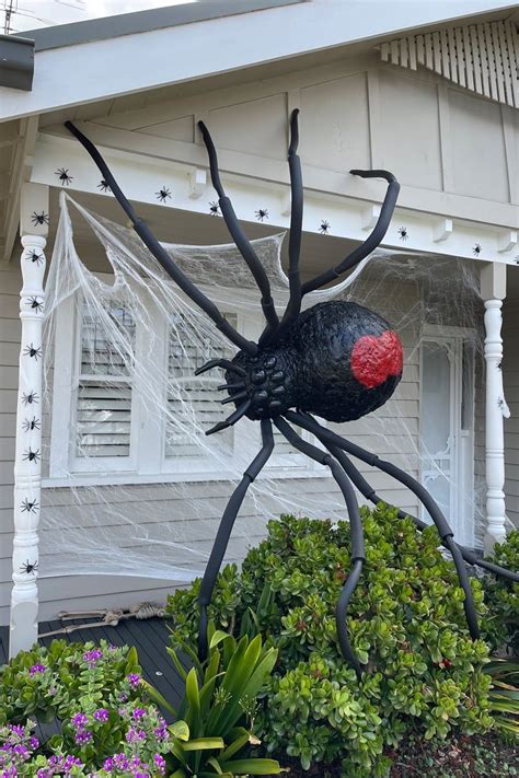 How To Make A Diy Giant Spider Halloween Decor Halloween Garage