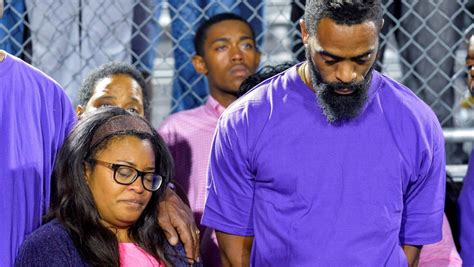 Vigília pela morte da filha do velocista Tyson Gay reúne milhares de pessoas nos EUA