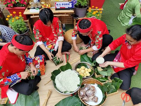 Hình Ảnh Gói Bánh Chưng Ngày Tết Chọn Lọc Hay Nhất Tả Cảnh Gói Bánh