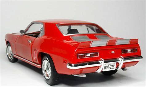 Chevrolet Camaro Z 28 1969 Rot Silber Ertl 39282 In Der 1zu87