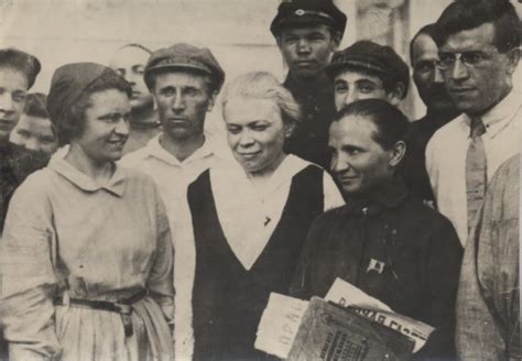 Фотография. Мария Ильинична Ульянова среди делегатов III Всесоюзного ...