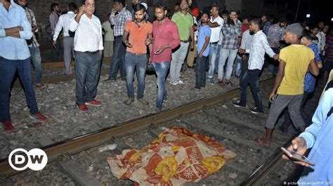 Casi Personas Mueren Atropelladas Por Un Tren En La India Dw