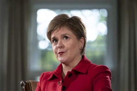 La Jornada Maya Internacional Ap Renuncia La Primera Mujer Ministra De Escocia Tras