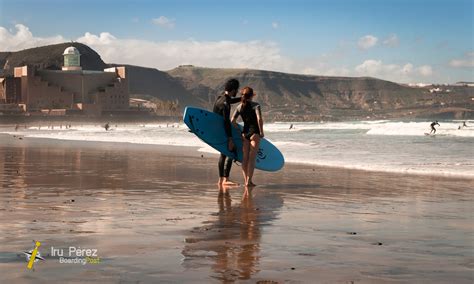 Playa de Las Canteras 365 días de surf en pleno centro de Las Palmas