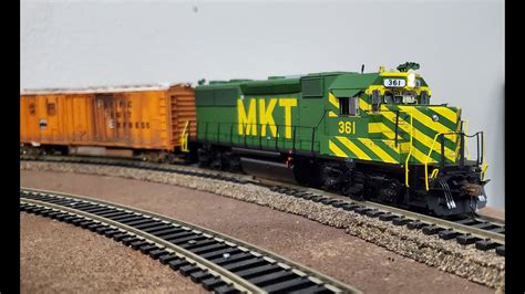 Unboxing Reviewing The Athearn Genesis GP39 2 In MKT Paint YouTube