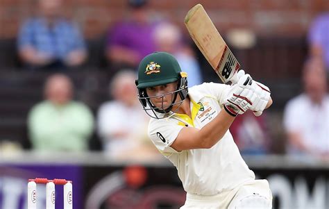 Meg Lanning drives | ESPNcricinfo.com