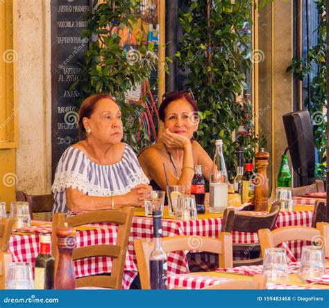 Traditional Roman Restaurant Editorial Stock Photo - Image of checkered ...