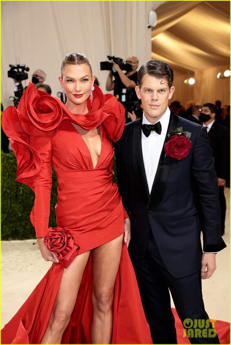 Karlie Kloss Goes Red Hot For Met Gala Photo Photos