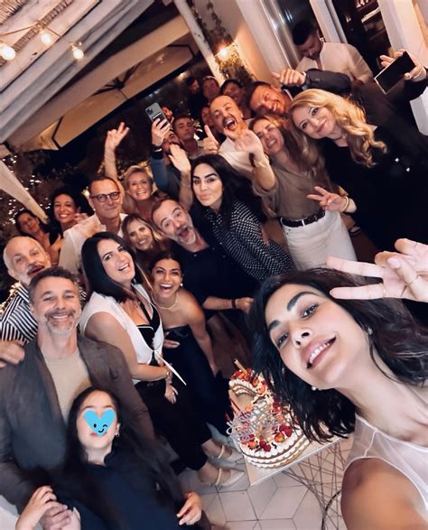 Rocìo Munoz Morales festeggia 36 anni col suo Raoul Bova e gli amici