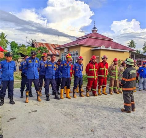 Dianggap Serba Bisa Warganet Meminta Gaji Petugas Damkarmat Palu Dinaikkan