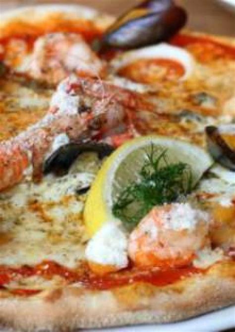 Pizza aux fruits de mer et de gruyère