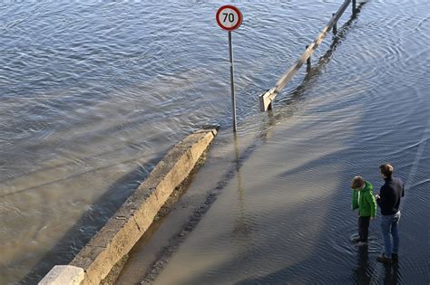 Izlio Se Dunav Budimpe Ta Pod Vodom Prete Li Poplave I Srbiji Foto