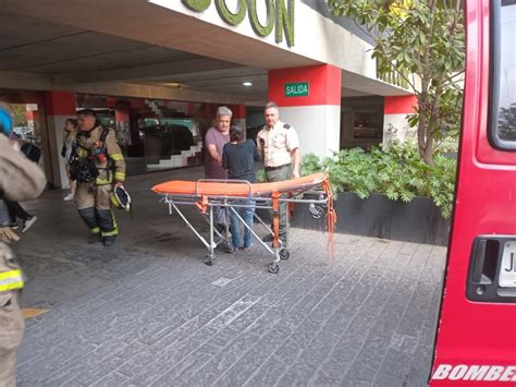 Evacuan A Personas Por Incendio En Departamentos