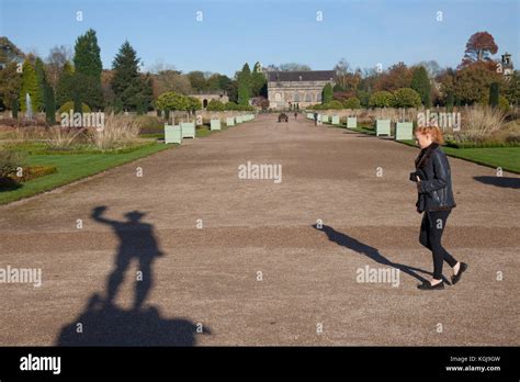 Stoke-on-Trent. UK Weather. 8th November, 2017. Bright sunny start to ...