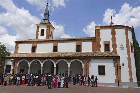 La Confirmation Tout En Rose De L Infante Sofia D Espagne Point De Vue