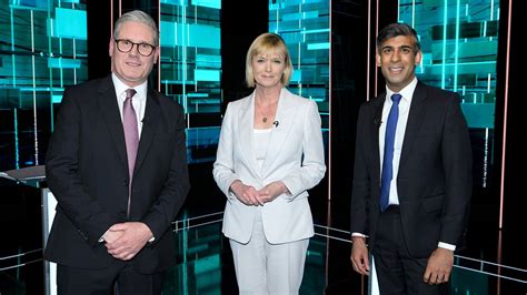 Who Is Julie Etchingham Meet ITV General Election Debate Host Known