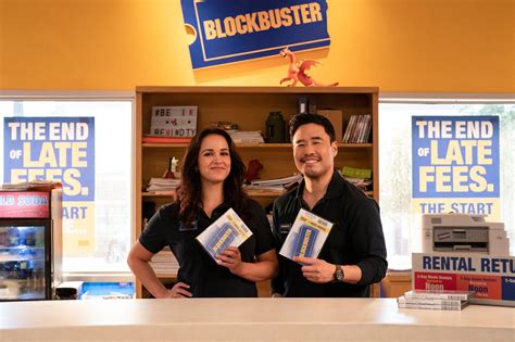 Blockbuster ecco quando uscirà la serie Netflix con Randall Park e