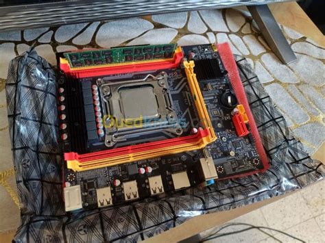 xeon lga 2011 Carte mère+ cpu +ram 16gb تخفيض قوة لمدة أسبوع فقط ...