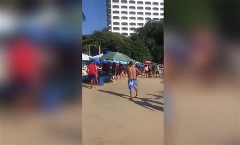 Riñen turistas de CDMX y meseros en playa Caleta de Acapulco