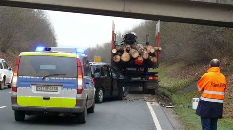 Fotos Lkw Unfall Auf Der B Nahe Bad Arolsen