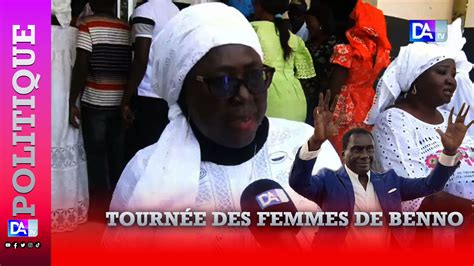 Tournée Des Femmes De Benno La Gent Féminine De Bby Remet Des