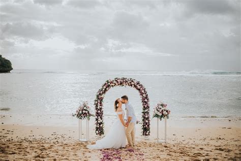 Amazing Beach Wedding in Bali by Happy Bali Wedding | Bridestory.com