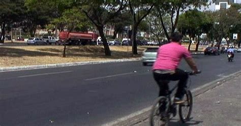 G1 Ciclistas de Taguatinga reclamam da falta de ciclovia no Pistão