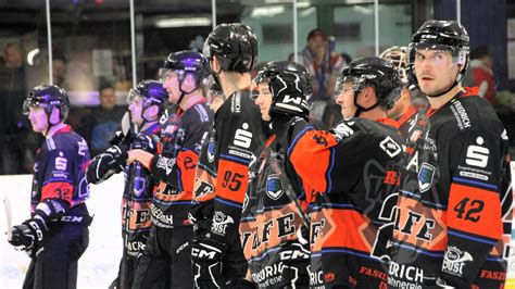 Schönheider Wölfe feiern Schützenfest gegen Dresden Eishockey Magazin