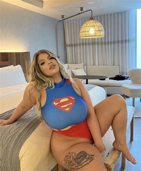 Sexy Bbw Milf In Superwoman Costume Ettadevil