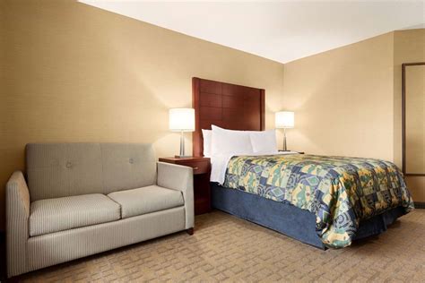 Travelodge by Wyndham Oshawa Whitby Oshawa, Ontario, CA - Reservations.com