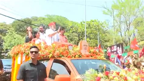 Pm Modis South Outreach Continues Holds Roadshow In Keralas Palakkad