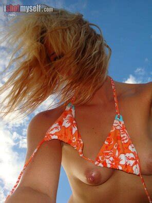 Jezzabel Fait Des Selfies Sur La Plage Jezzabelle Seaside Bikini Blonde Naked Pussy Beach