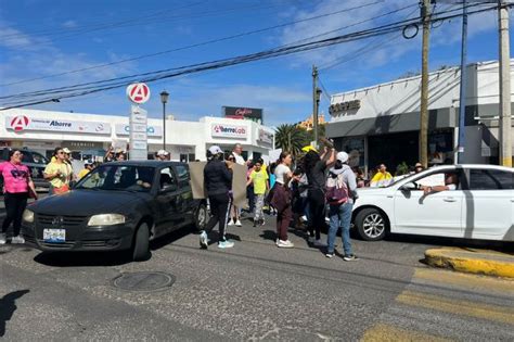 Vecinos Bloquean La De Mayo Por Cambio De Sentido De La Oriente En