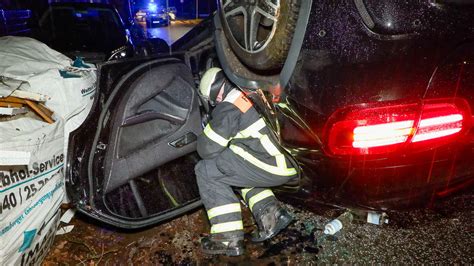 Schwerer Unfall In Hamburg Auto Berschl Gt Sich Fahrerin Leicht