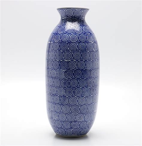 Chinese Blue and White Vase | Blue and white vase, Blue and white, Vase