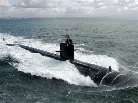 Heres The Science Behind How Submarines Dive And Resurface 15 Mi