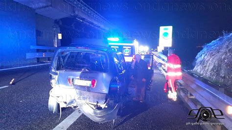 Scontro Tra Auto E Furgone Sulla Del Mediterraneo Tra Petina E