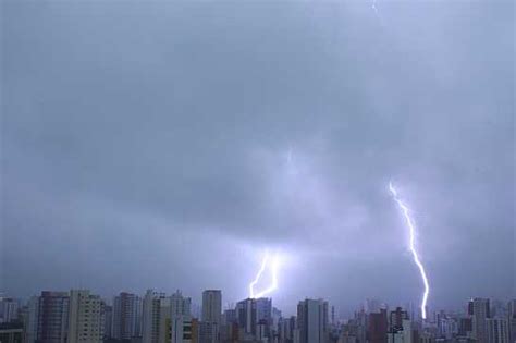 Mil Raios S O Registrados No Cear Em Semana Chuvosa M S De Mar O